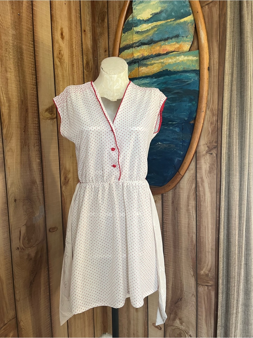 💋 Vintage White Dress with Red Trim and Polka Dots - Picture 2 of 5